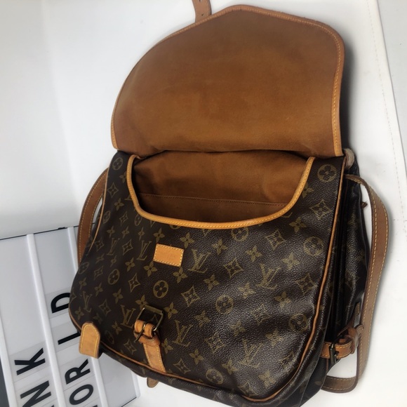 SoldLouis Vuitton saumur 35 monogram crossbody bag - Picture 6 of 8